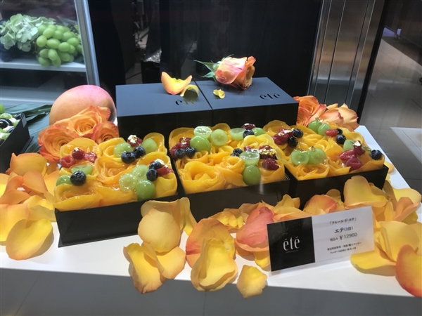 銀座三越にてフルール ド エテのマンゴーのケーキの並び 購入代行 東京ナラビー